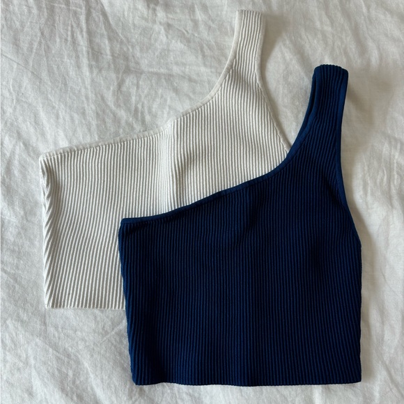 Aritzia scuba one shoulder top - Picture 3 of 5